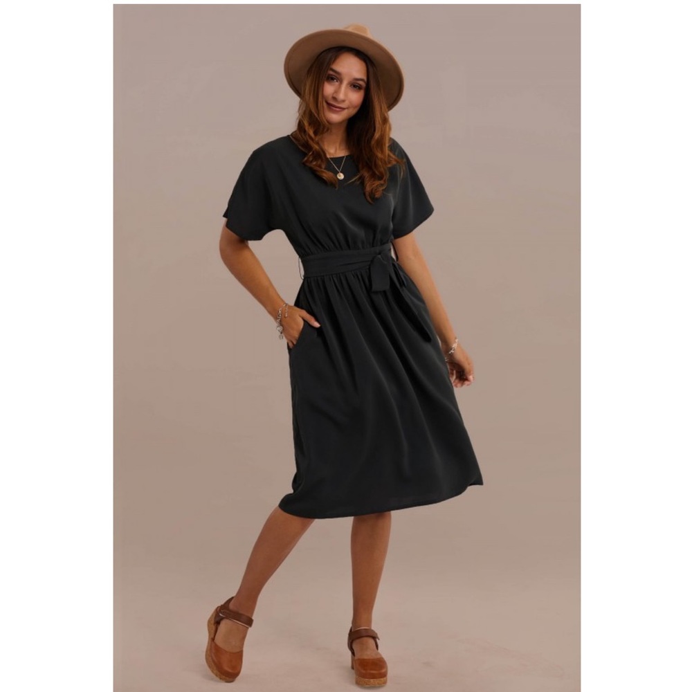 Short Sleeve Midi Dress With Pocket